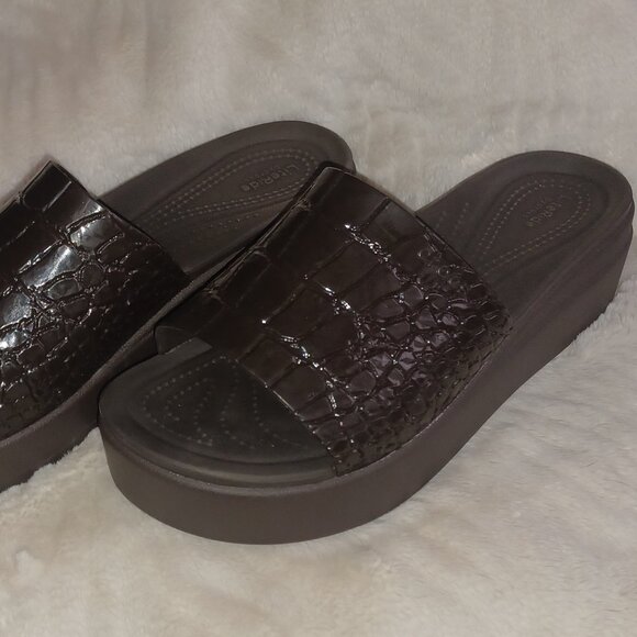 Crocs Brooklyn Platform Slides - Picture 2 of 8